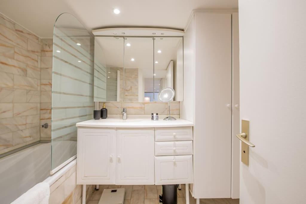 Halles - Luxury In The Heart Of Apartment